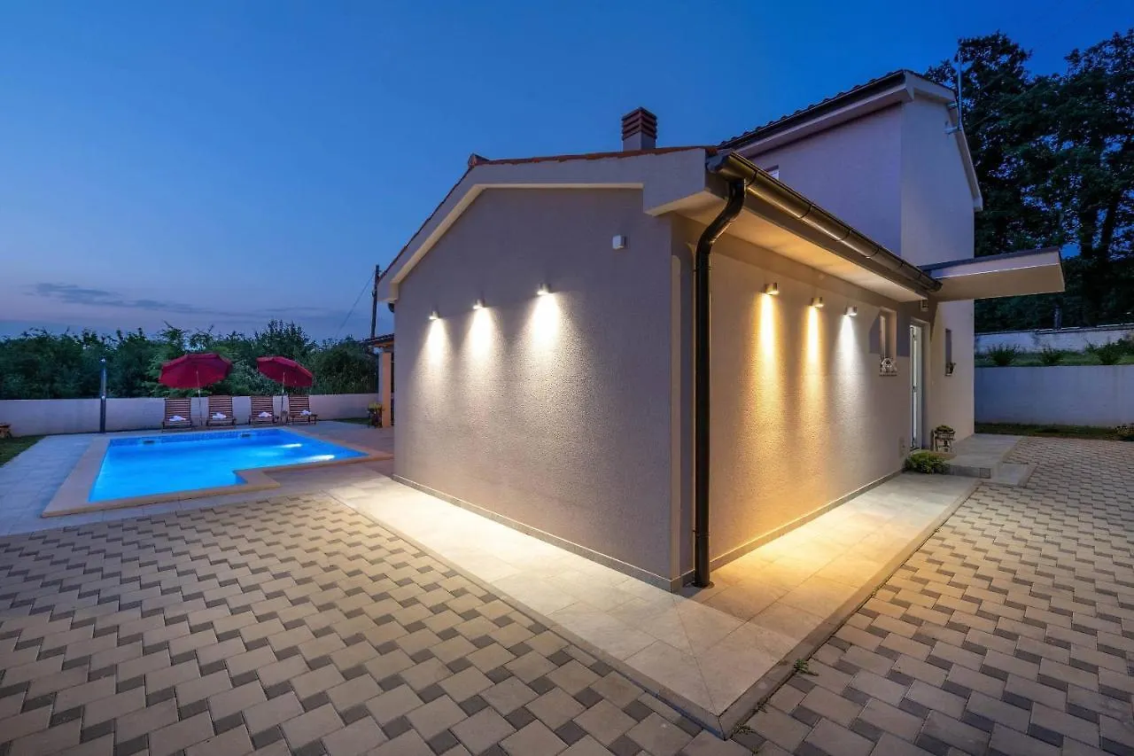 Villa Blaise Manjadvorci 0*,  Croatia